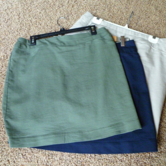 SKORT//NAVY BLUE - Picture 2 of 5